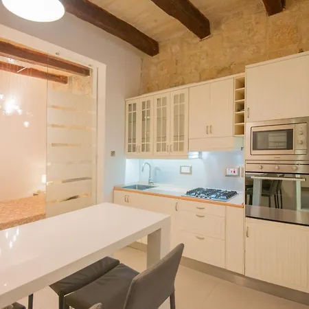 16th-century Building Apartment